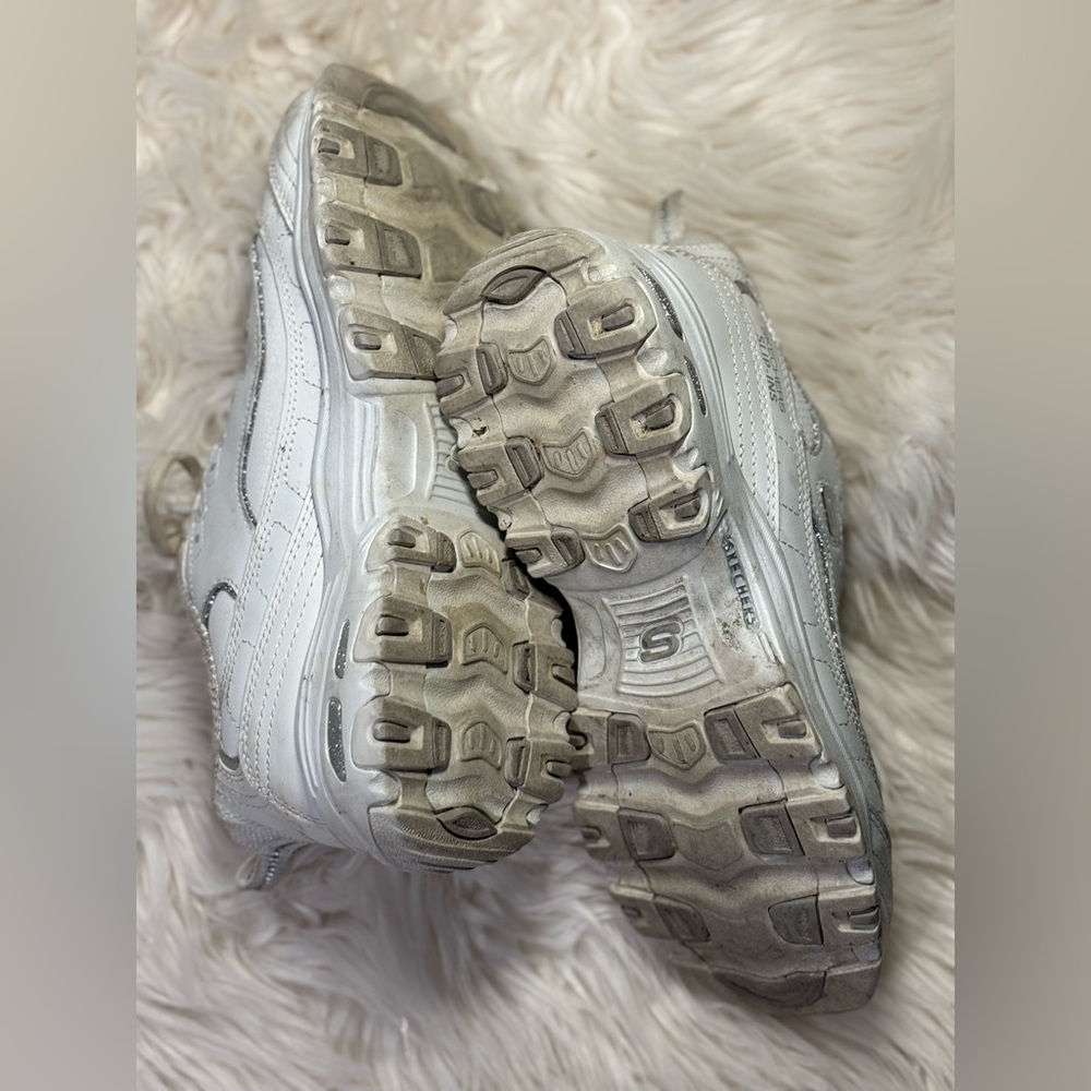 Well worn white sketchers sneakers shoes - Picture 8 of 8